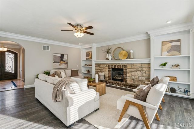 933 Bentley Park Circle Circle, O'fallon, MO 63368