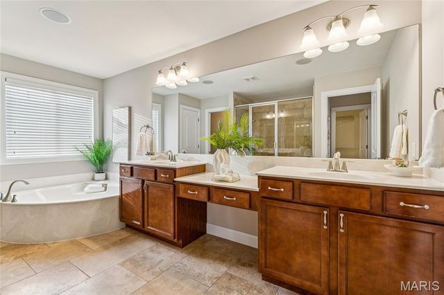 933 Bentley Park Circle Circle, O'fallon, MO 63368