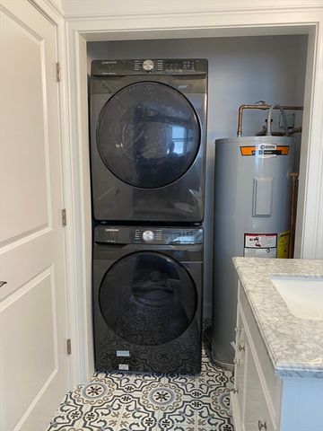 190 Pleasant 2, Marblehead, MA 01945