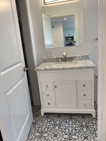 190 Pleasant 2, Marblehead, MA 01945