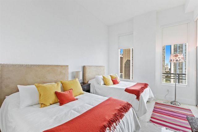 900 Brickell Key Blvd 2002, Miami, FL 33131