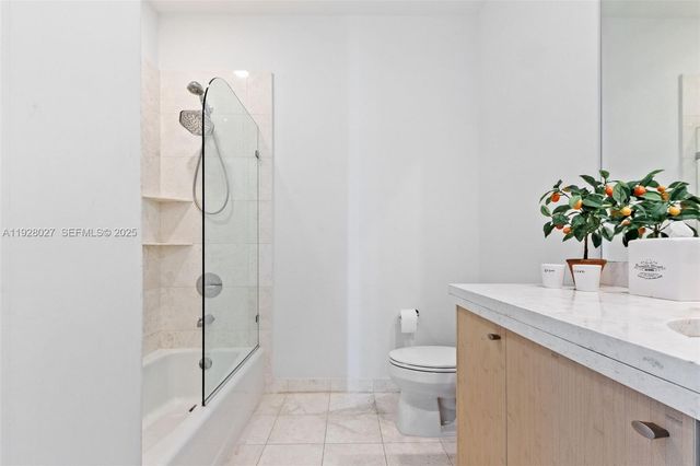 900 Brickell Key Blvd 2002, Miami, FL 33131