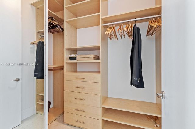 900 Brickell Key Blvd 2002, Miami, FL 33131