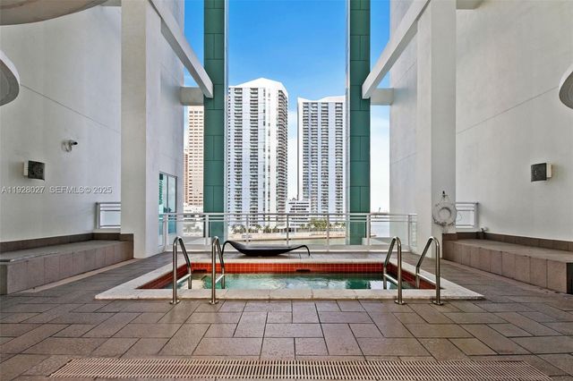 900 Brickell Key Blvd 2002, Miami, FL 33131