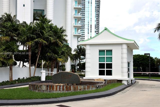 900 Brickell Key Blvd 2002, Miami, FL 33131