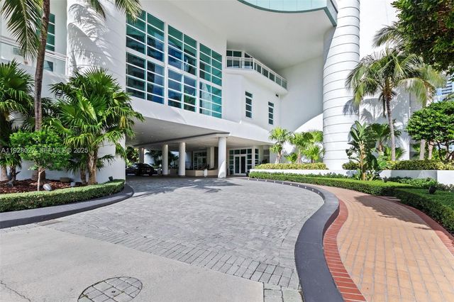 900 Brickell Key Blvd 2002, Miami, FL 33131