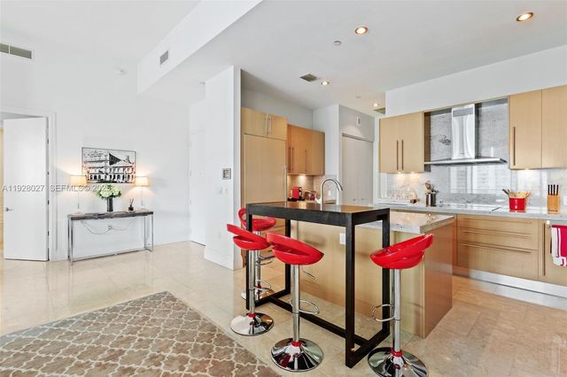 900 Brickell Key Blvd 2002, Miami, FL 33131