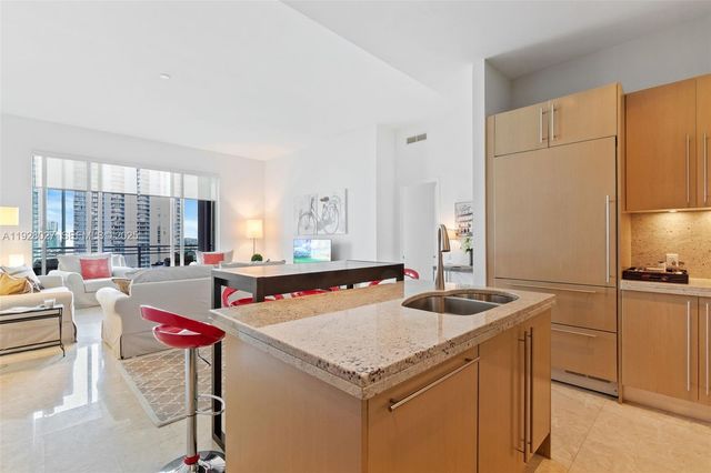 900 Brickell Key Blvd 2002, Miami, FL 33131