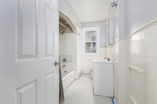 2704 Webb Street Unit: Lower, Detroit, MI 48206