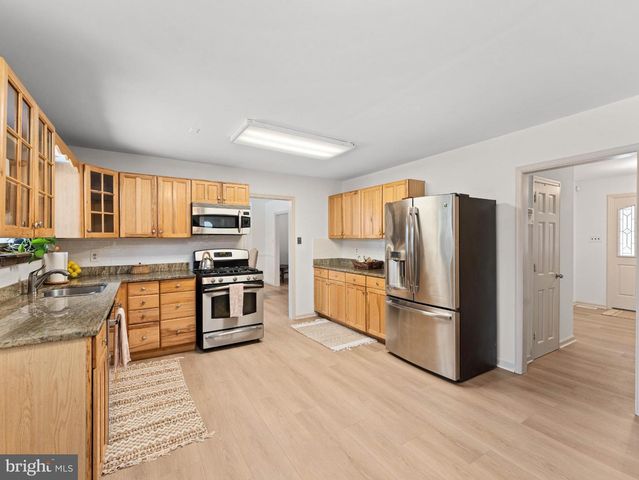 36 EVANINE DR, Berlin, NJ 08009