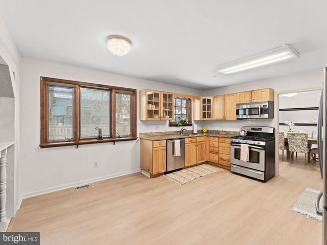 36 EVANINE DR, Berlin, NJ 08009