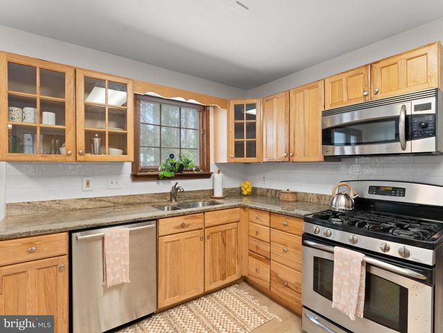 36 EVANINE DR, Berlin, NJ 08009