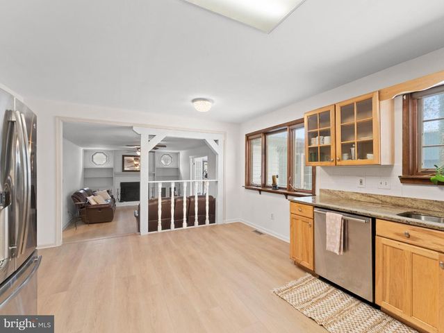 36 EVANINE DR, Berlin, NJ 08009