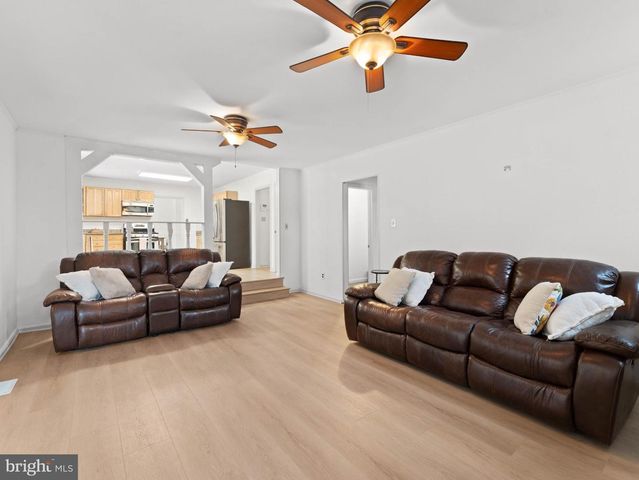 36 EVANINE DR, Berlin, NJ 08009