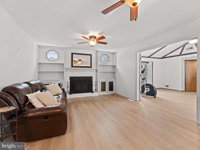 36 EVANINE DR, Berlin, NJ 08009