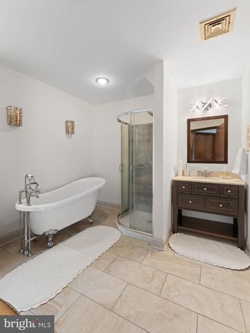 36 EVANINE DR, Berlin, NJ 08009