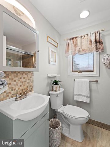 36 EVANINE DR, Berlin, NJ 08009