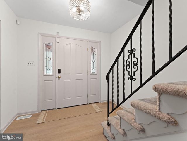 36 EVANINE DR, Berlin, NJ 08009