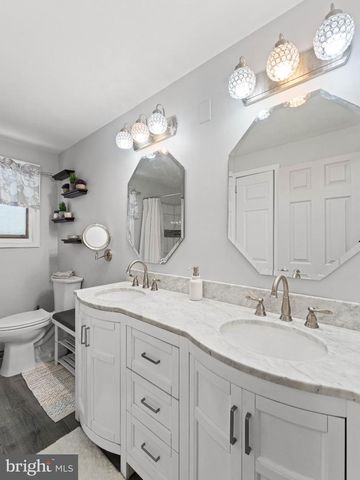 36 EVANINE DR, Berlin, NJ 08009