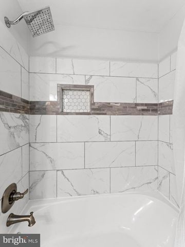 36 EVANINE DR, Berlin, NJ 08009