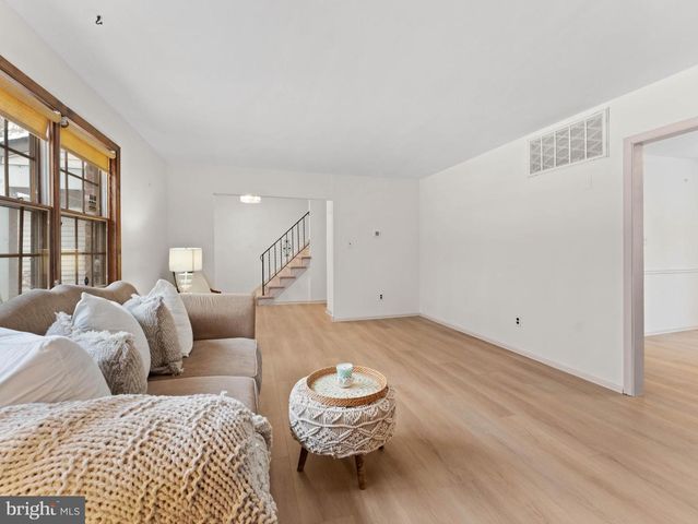 36 EVANINE DR, Berlin, NJ 08009