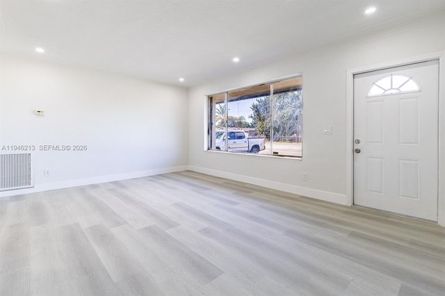 360 NW 199th St, Miami Gardens, FL 33169