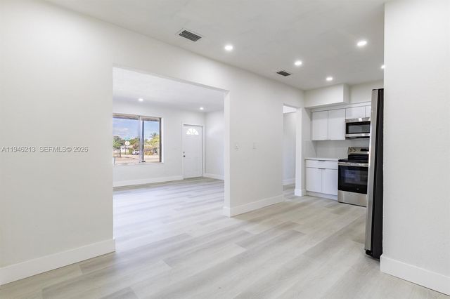 360 NW 199th St, Miami Gardens, FL 33169