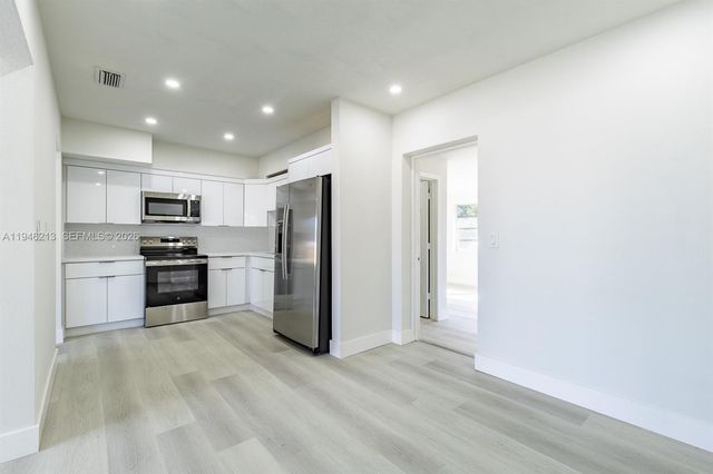 360 NW 199th St, Miami Gardens, FL 33169