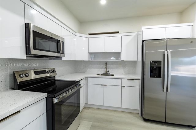 360 NW 199th St, Miami Gardens, FL 33169