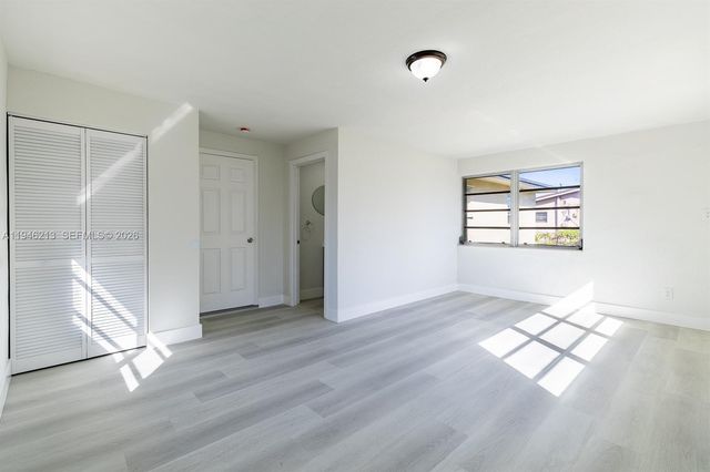 360 NW 199th St, Miami Gardens, FL 33169