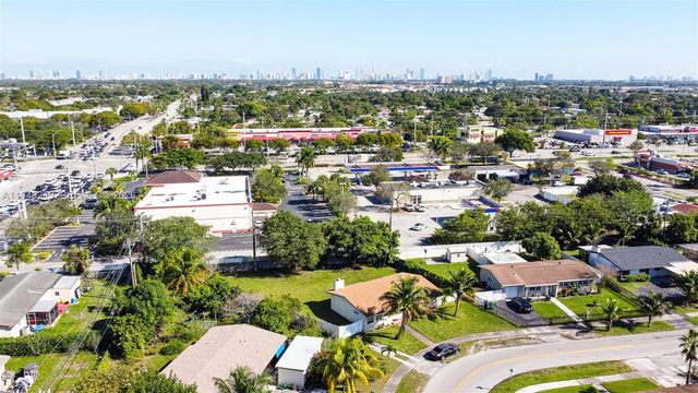 360 NW 199th St, Miami Gardens, FL 33169