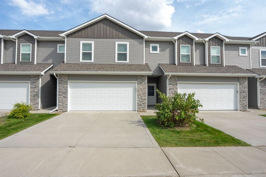 233 NE Glendale Lane, Ankeny, IA 50021