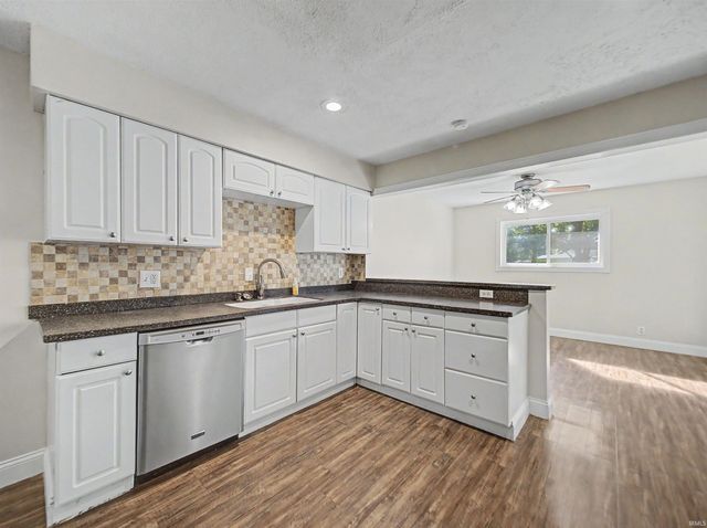1317 Continental Drive, Evansville, IN 47715
