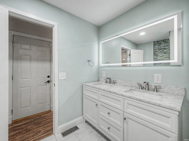 1317 Continental Drive, Evansville, IN 47715