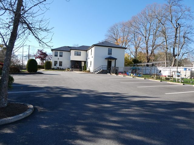 445 Faunce Corner Rd, Dartmouth, MA 02747