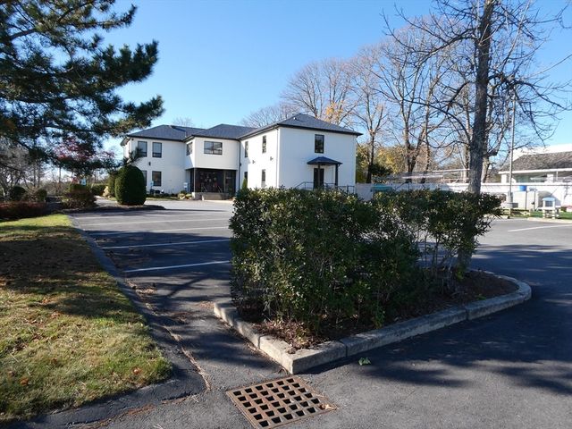 445 Faunce Corner Rd, Dartmouth, MA 02747