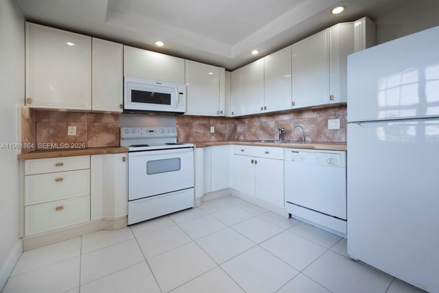 800 Cypress Grove Drive 509, Pompano Beach, FL 33069