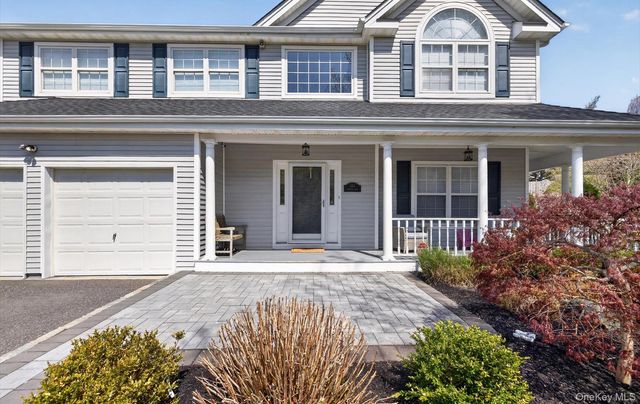 185 Plymouth Boulevard, Smithtown, NY 11787