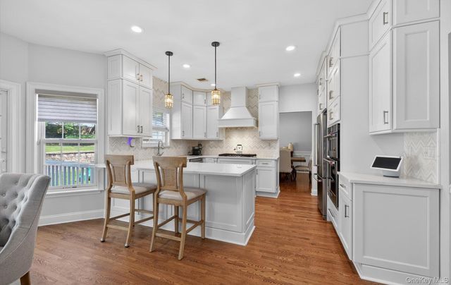 185 Plymouth Boulevard, Smithtown, NY 11787