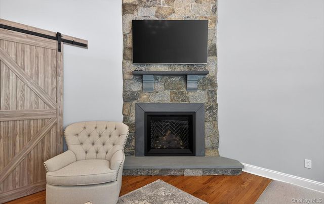 185 Plymouth Boulevard, Smithtown, NY 11787