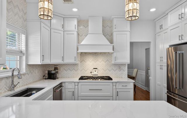 185 Plymouth Boulevard, Smithtown, NY 11787