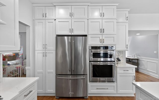 185 Plymouth Boulevard, Smithtown, NY 11787