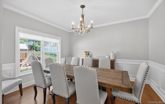 185 Plymouth Boulevard, Smithtown, NY 11787