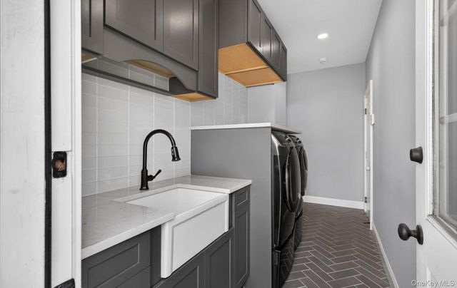 185 Plymouth Boulevard, Smithtown, NY 11787