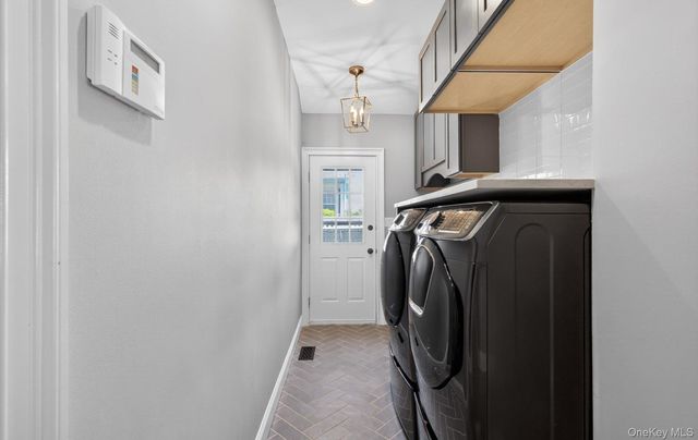 185 Plymouth Boulevard, Smithtown, NY 11787