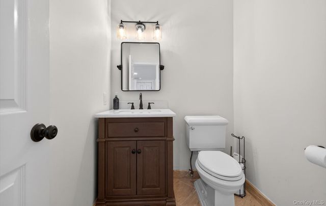 185 Plymouth Boulevard, Smithtown, NY 11787