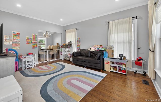 185 Plymouth Boulevard, Smithtown, NY 11787