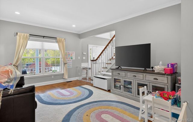 185 Plymouth Boulevard, Smithtown, NY 11787