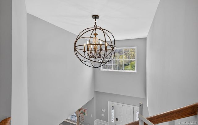 185 Plymouth Boulevard, Smithtown, NY 11787