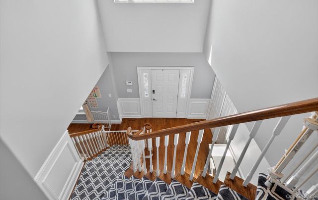 185 Plymouth Boulevard, Smithtown, NY 11787